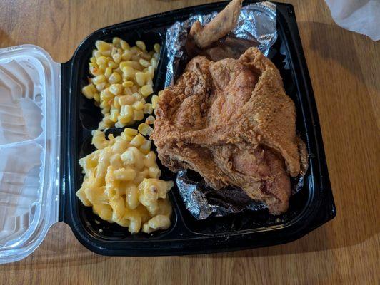 Fried chicken, Mac and cheese and corn