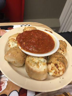 Garlic Knots w/cheese