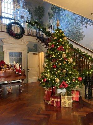 christmas decor at box hill mansion