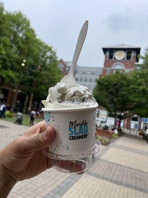 Large vanilla ice cream with Oreo toppings