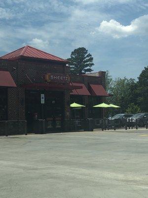 the front entrance of sheetz