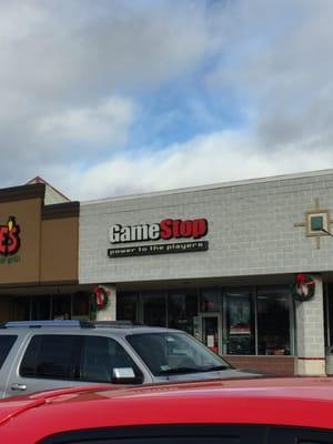 Bellingham GameStop -- Stallbrook Marketplace : 258 Hartford Ave / Route 126, Bellingham                     Storefront