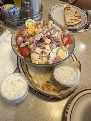 Friend treated me to lunch today. Chef's salad Med., it was delish! Everything was so fresh! Homemade ranch was fantastic! Warm pita!