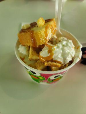 NY cheesecake, pineapple and country vanilla froyo with cheesecake pieces, pound cake, whipped cream and caramel drizzle. Yum!