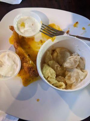 Boneless wings (chicken tenders) with mac n cheese