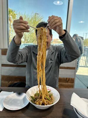 Braised pork belly w/string beans with wide noodles