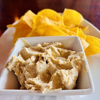 Vegan Hummus and chips