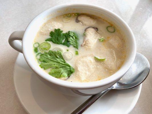 Tom kha kai soup