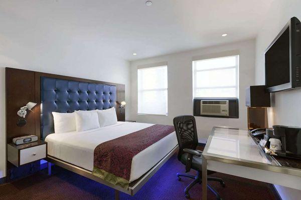 Business 1 King Bed Room