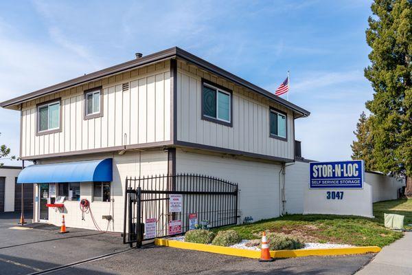 Office and sign for Stor-N-Loc