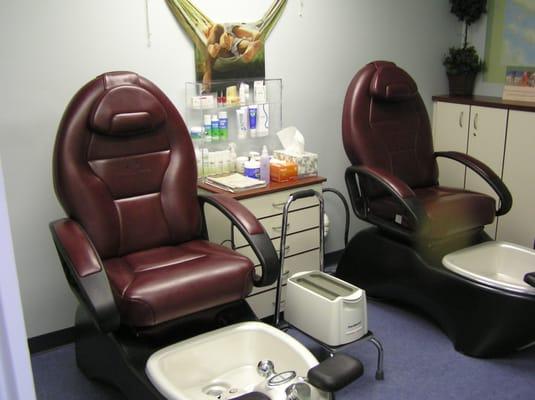 Whirlpool chairs in warm and cozy therapy suite