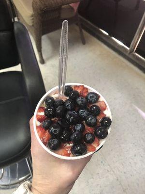 The very berry yogurt.  Jam packed with blueberries granola, agave and strawberries.  Wonderful.