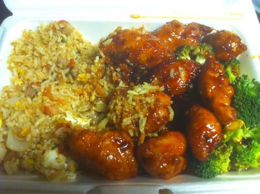 General Tsaos Chicken With White Meat Lunch Special........Excellent Quality