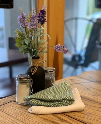 What a cute, clever, and neat touch: each table with its own flower arrangement and mismatched cloth napkins!