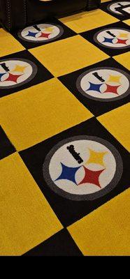 18" X 18:  pittsburgh Steelers carpet tiles vibrate shaggy nylon tiles 20 count in total with 10 logo, and 10 yellow shaggy nylon tiles