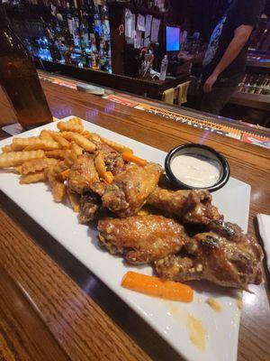 Wings - crispy, sauce