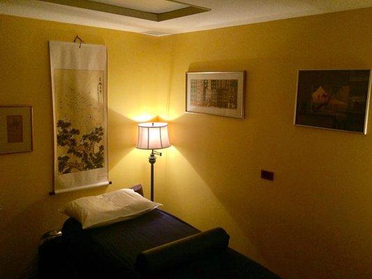 A cheerful yet warm and relaxing treatment room.