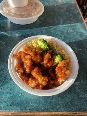 L1. General Tso's Chicken Lunch Special with plain fried rice