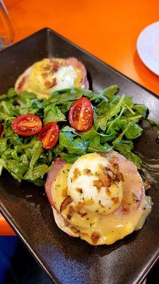 Eggs benedict