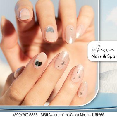 Elegant nails for a daily look that combines sophistication with subtle charm. Perfectly polished and effortlessly chic!