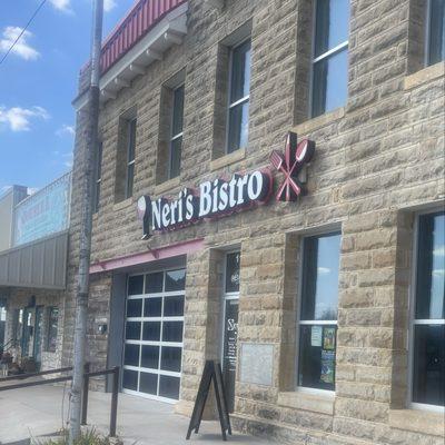 Neri's Bistro