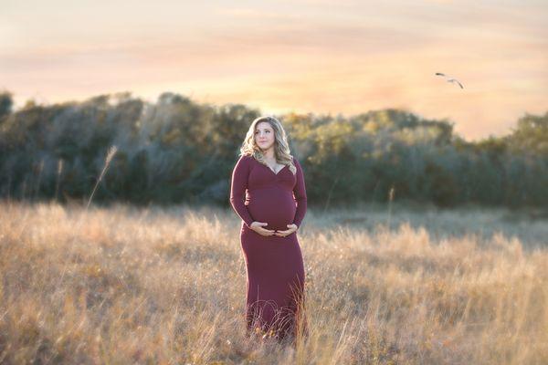 Outdoor maternity photography