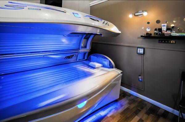 Our level 5 S Class features strong facial lamps, body misters, and available after bronzers