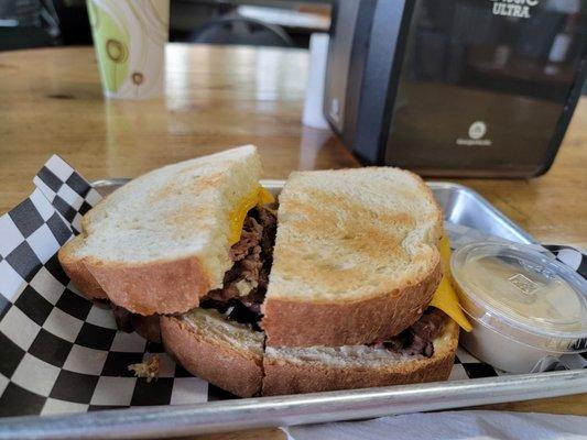 I got the "Londonbroil Roast Beef & Cheddar with Creamy Horshradish spread on the side