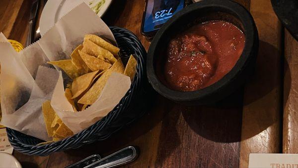 Side Fresh Home Made Salsa (16 oz) & Chips