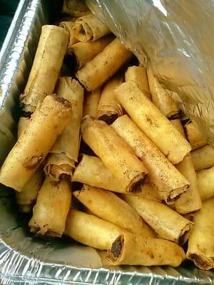 Want somethng addictive or to be a superhero at any party? Bring a these Filipino eggrolls (lumpia). Pork carrot garlic inside.