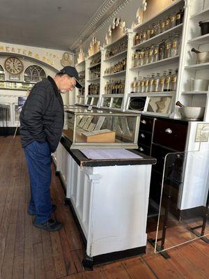 Stabler-Leadbeater Apothecary Museum