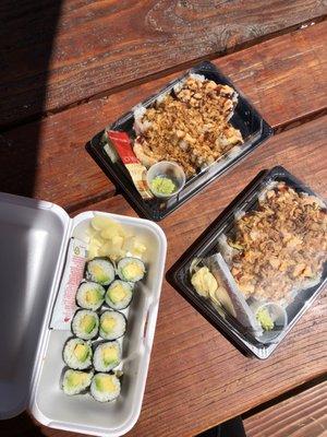 Crunchy Vegetable Roll and Avocado Snack Pack Roll