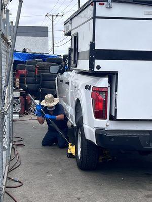 Installing the tires