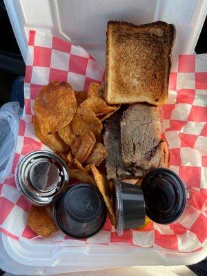 Brisket sandwich with chips