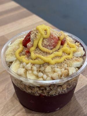 Island Vibes Acai bowl.  Just okay, nothing great unfortunately.