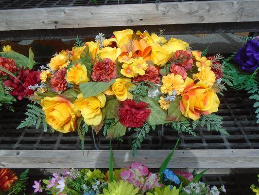 MIXED FLOWER GRAVE SADDLE