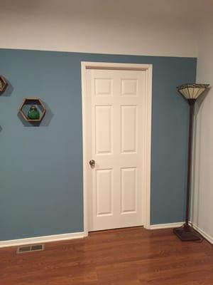 Accent wall with curved ceiling corner