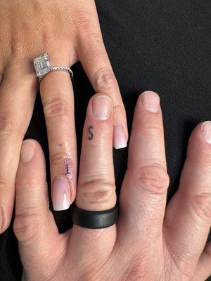 Micro finger initials