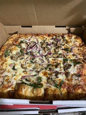 Square deal with red onion, spinach, and mushroom!