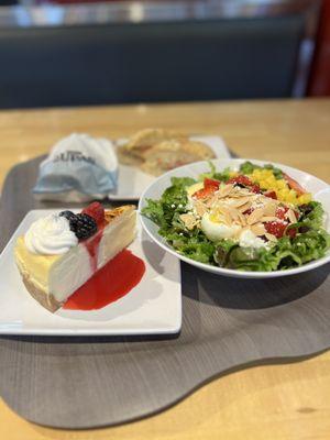 Crème brûlée cheesecake / CYO salad