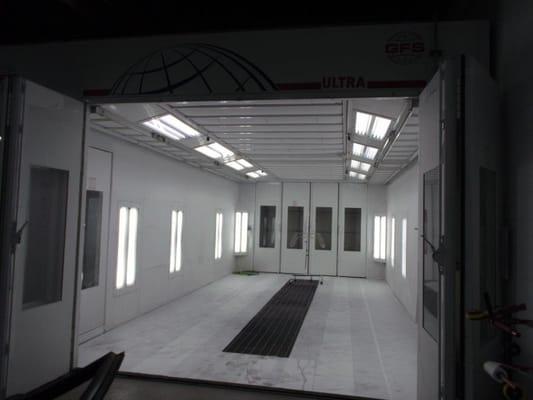 Sterile, temperature controlled paint booth