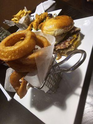 Breakfast burger with onion rings