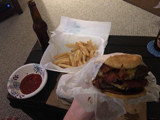 Burgers and fries were great take out! Expected a greasy bar burger and was pleasantly surprised that it wasn't