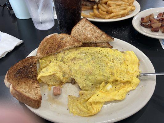 Michigander Omelette, yummy! The tomatoes were very fresh and full of flavor. Service w a smile! Great people, especially Robert.