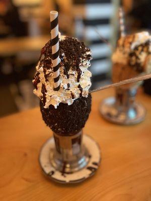 OREO COOKIES & CREAM SHAKE