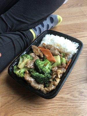 Beef and broccoli with white rice