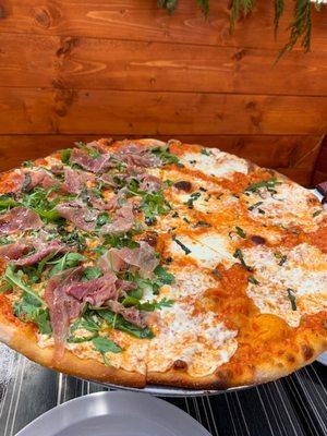 Vodka sauce, prosciutto and arugula