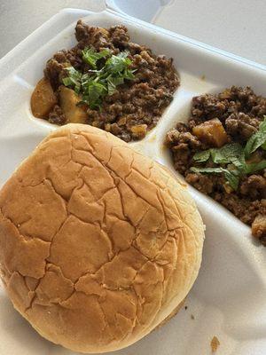 Kheema Pav: Minced Lamb served with buttered bread