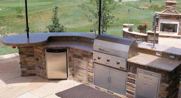 Compleete outdoor living and entertaining spaces by Hi-Tech aplliance in Boulder, Colorado