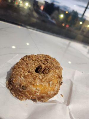 Crumb cake donut